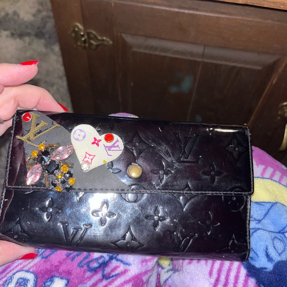 WOC Vernis Louis Vuitton wallet has been altered or repairs